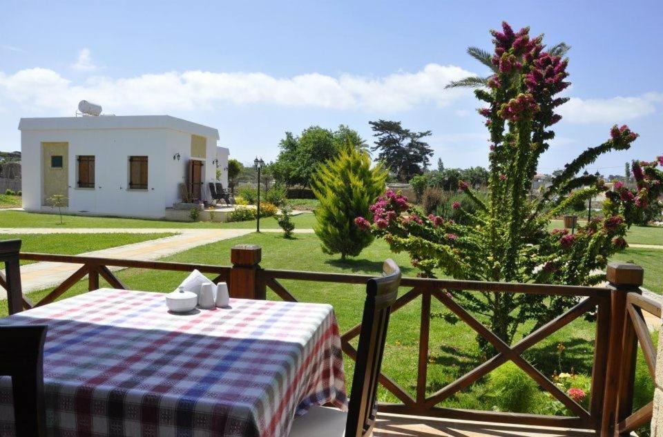 Villa Lembos Hotel Karpaz Rizokarpaso Εξωτερικό φωτογραφία